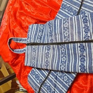 NWOT Accordion Style Shoe bag. Will carry a bottle of wine or a 2ltr.